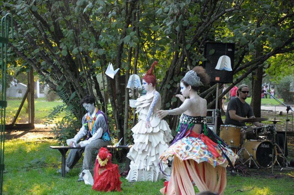 Participando de Parque Copado, en el Botánico de Parque Saavedra (soy la que está sentada)