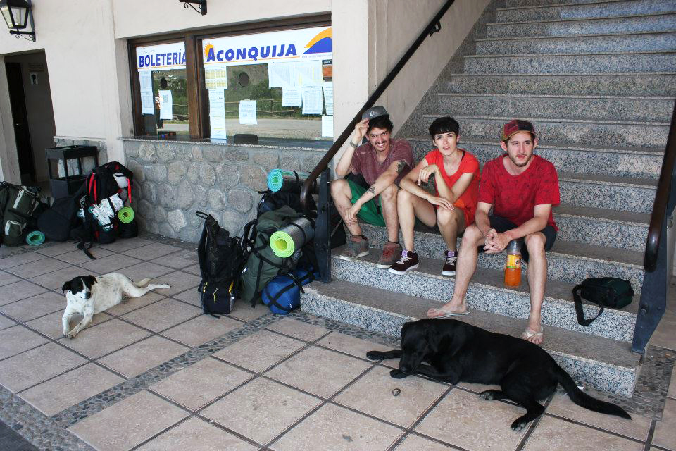 Comienzo del viaje! En la Terminal de ómnibus de Tafí del Valle