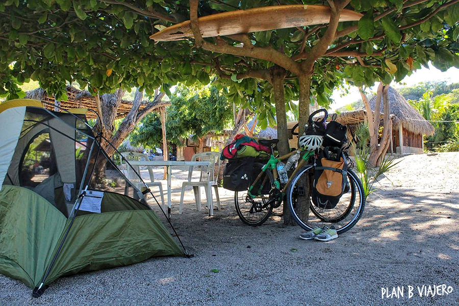 plan b viajero, comer, dormir, trabajar en bicicleta, viajar en bici, viajar en bici de bambu